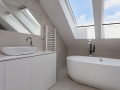 Urban apartment - bright bathroom